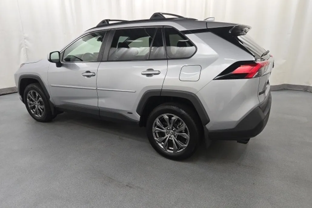 2022 Toyota RAV4 Hybrid XLE Premium photo 1