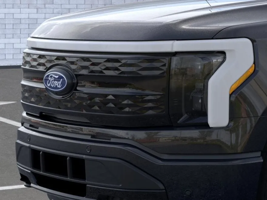 2025 Ford F-150 Lightning Platinum photo 1