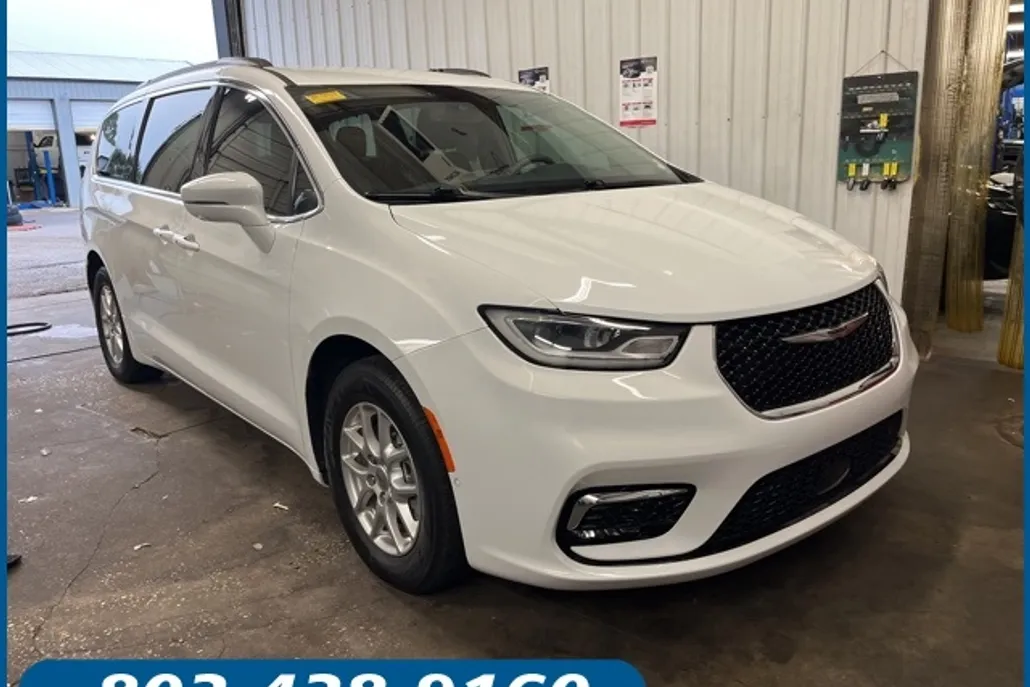 2022 Chrysler Pacifica Touring L photo 1