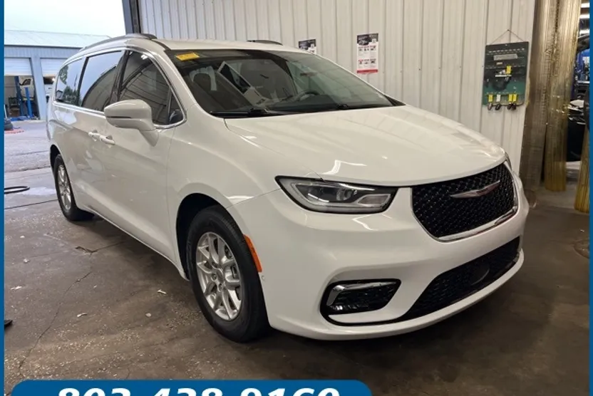 2022 Chrysler Pacifica Touring L photo 1