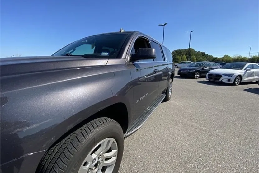 2015 Chevrolet Suburban LT photo 1