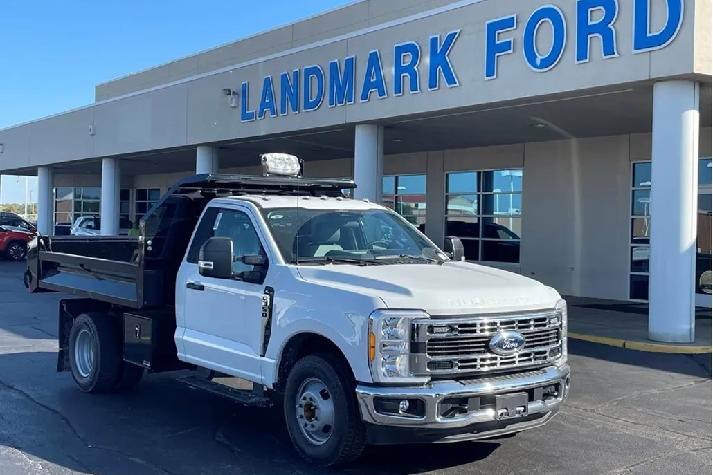 2023 Ford F-350 photo 1