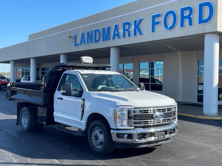 2023 Ford F-350 photo 1