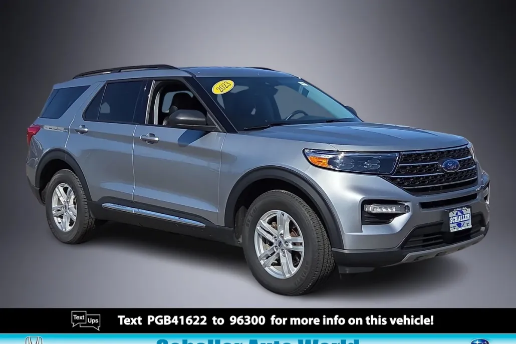 2023 Ford Explorer XLT photo 1