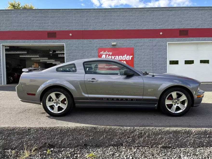 2006 Ford Mustang GT Premium photo 1