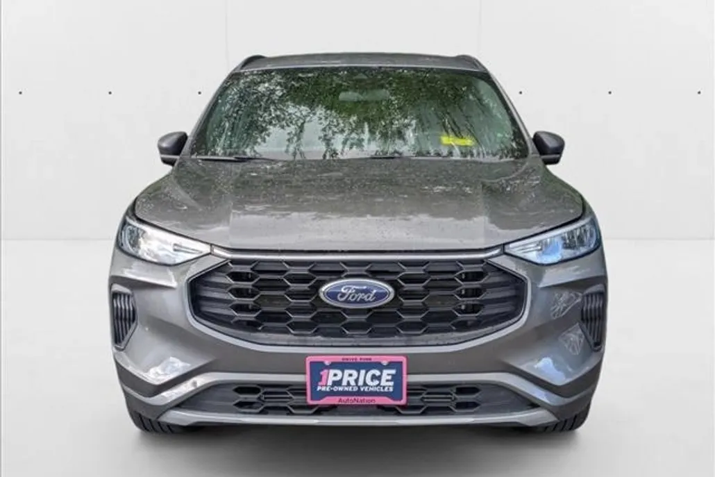 2024 Ford Escape ST-Line photo 1