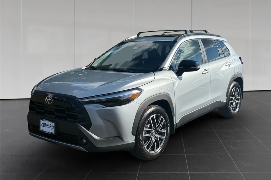 2026 Toyota Corolla Cross XLE photo 1