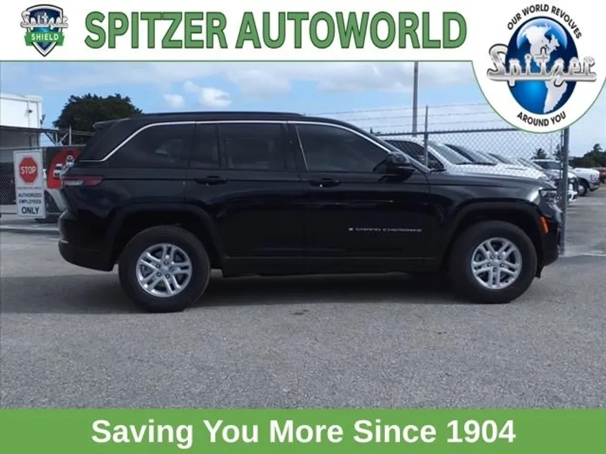 2025 Jeep Grand Cherokee Laredo photo 1