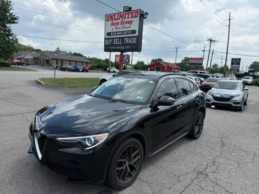 2018 Alfa Romeo Stelvio Sport photo 1