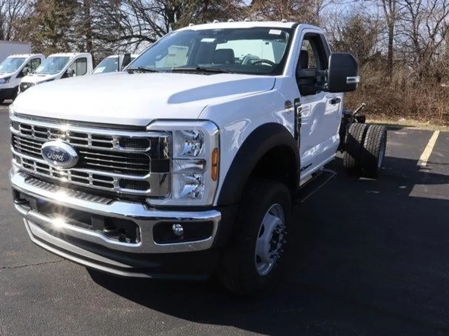 2024 Ford F-600 photo 1