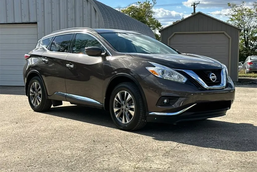 2017 Nissan Murano SV photo 1