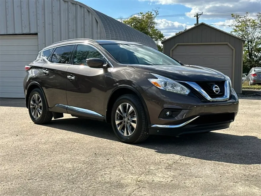 2017 Nissan Murano SV photo 1