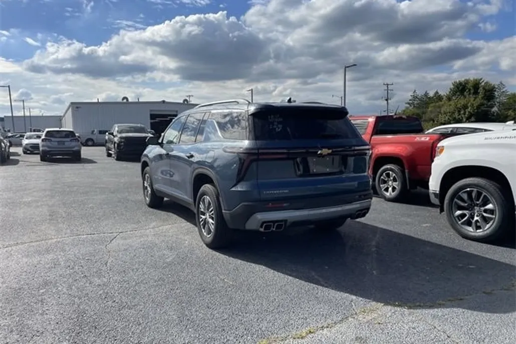 2025 Chevrolet Traverse photo 1