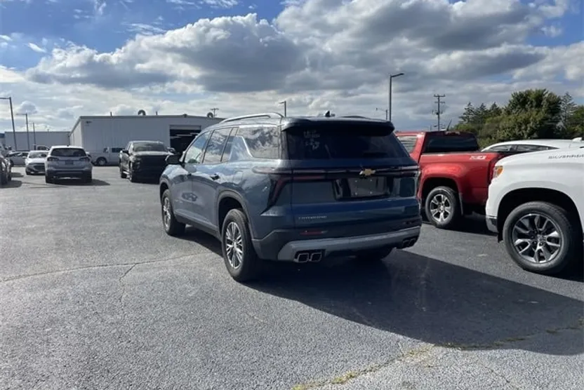 2025 Chevrolet Traverse photo 1
