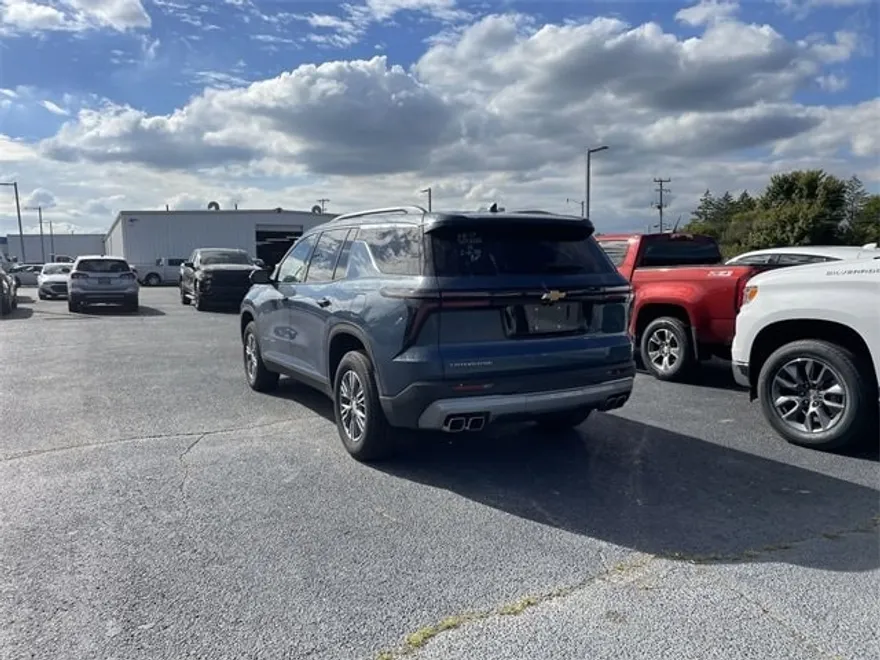 2025 Chevrolet Traverse photo 1