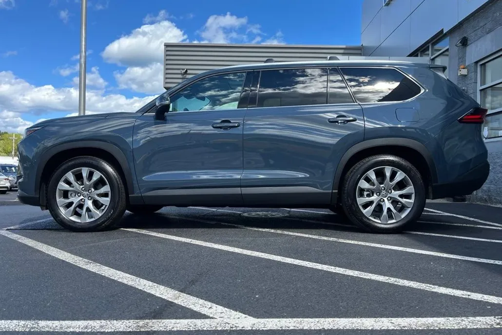 2025 Toyota Grand Highlander Limited photo 1