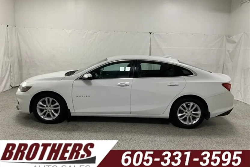 2017 Chevrolet Malibu 1LT photo 1