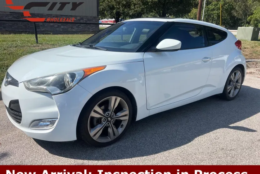 2016 Hyundai Veloster Base photo 1