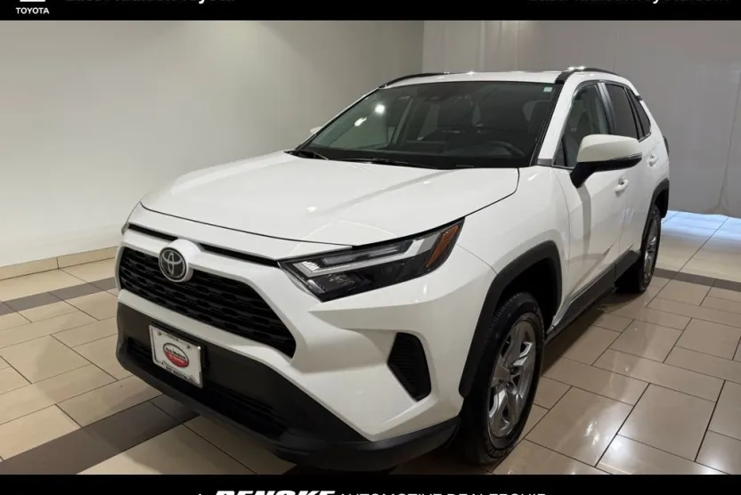 2025 Toyota RAV4 XLE photo 1