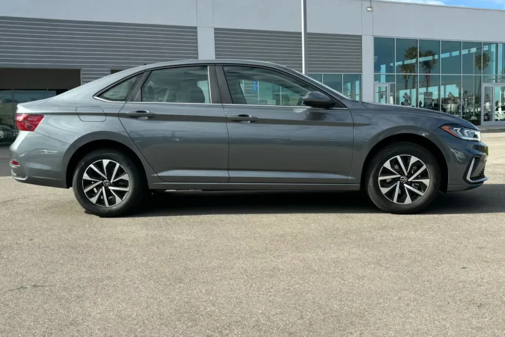 2025 Volkswagen Jetta S photo 1