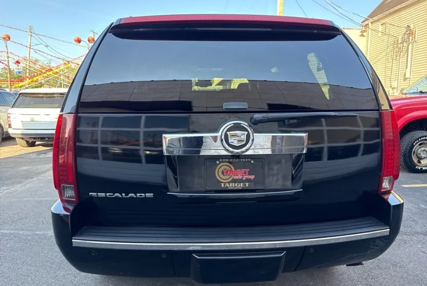 2007 Cadillac Escalade Luxury photo 1