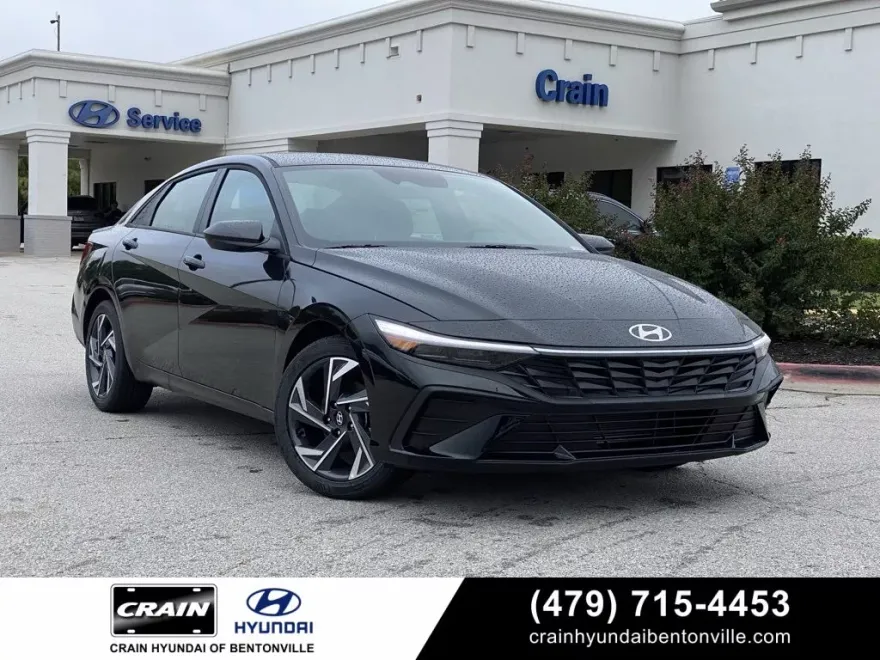 2025 Hyundai Elantra SEL Sport photo 1