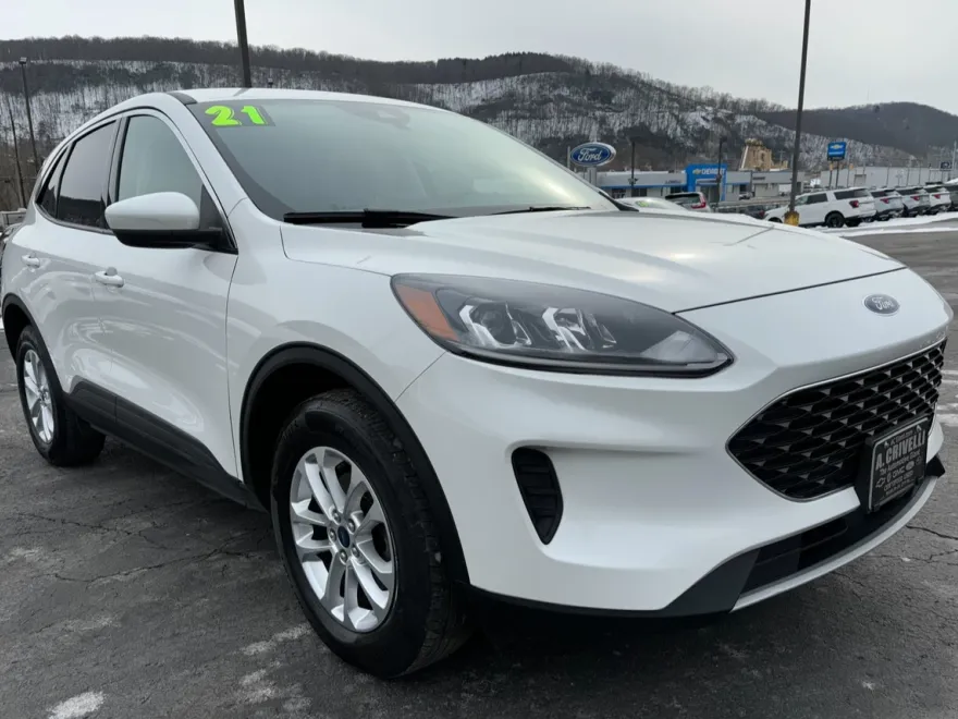 2021 Ford Escape SE photo 1