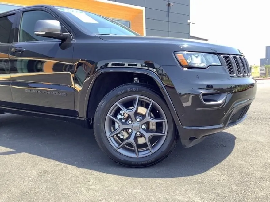 2021 Jeep Grand Cherokee Anniversary Edition photo 1