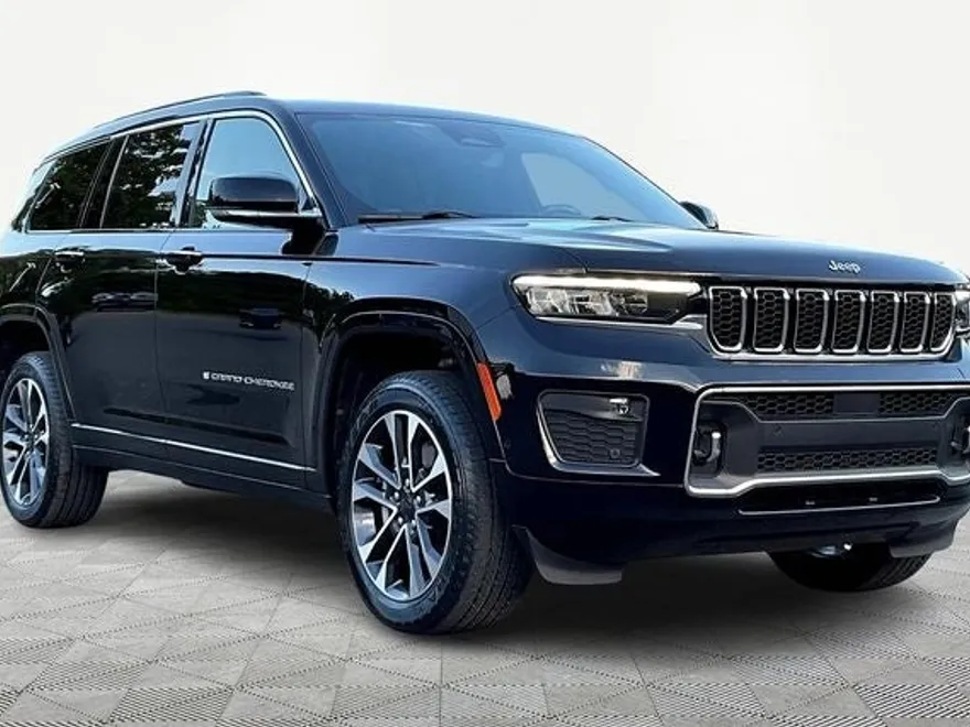 2022 Jeep Grand Cherokee Overland photo 1
