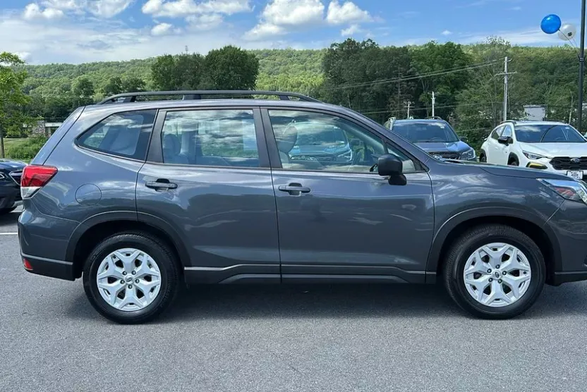 2022 Subaru Forester Base photo 1
