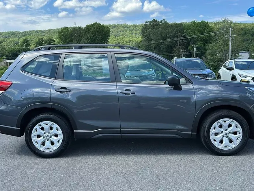 2022 Subaru Forester Base photo 1