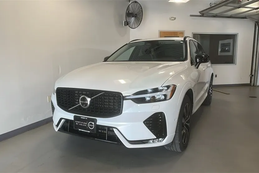 2024 Volvo XC60 B5 Plus photo 1