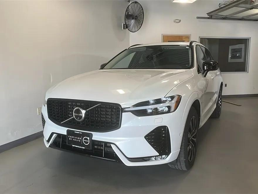 2024 Volvo XC60 B5 Plus photo 1