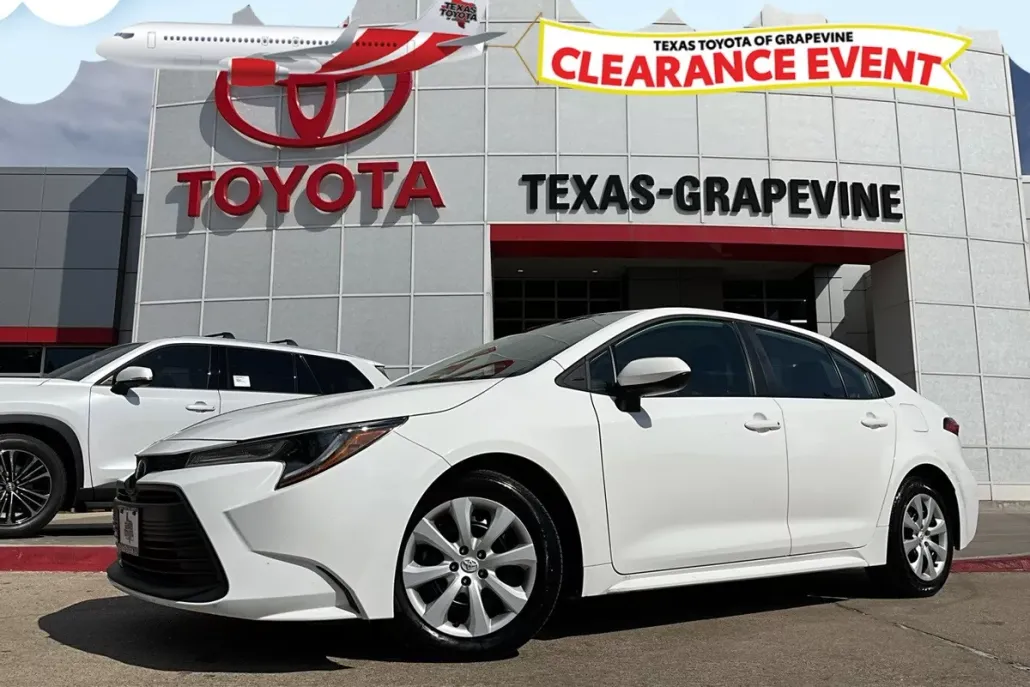 2024 Toyota Corolla LE photo 1
