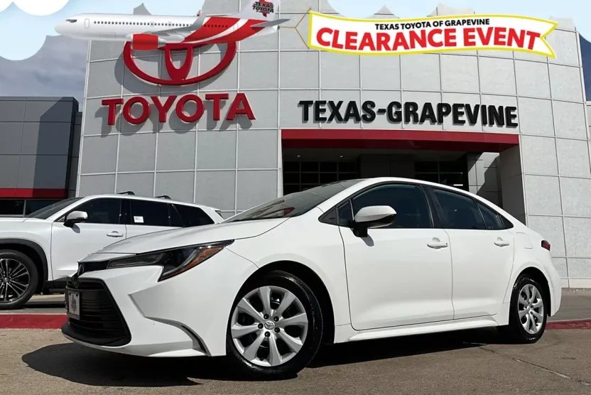 2024 Toyota Corolla LE photo 1