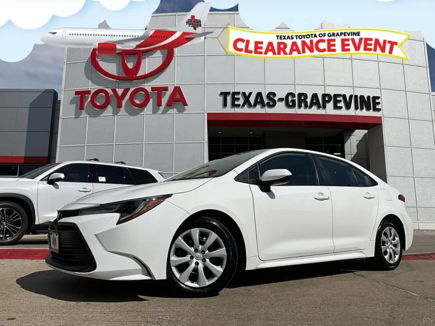 2024 Toyota Corolla LE photo 1