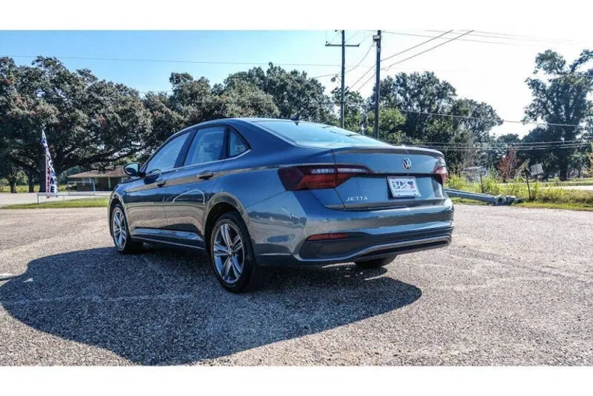 2024 Volkswagen Jetta SE photo 1
