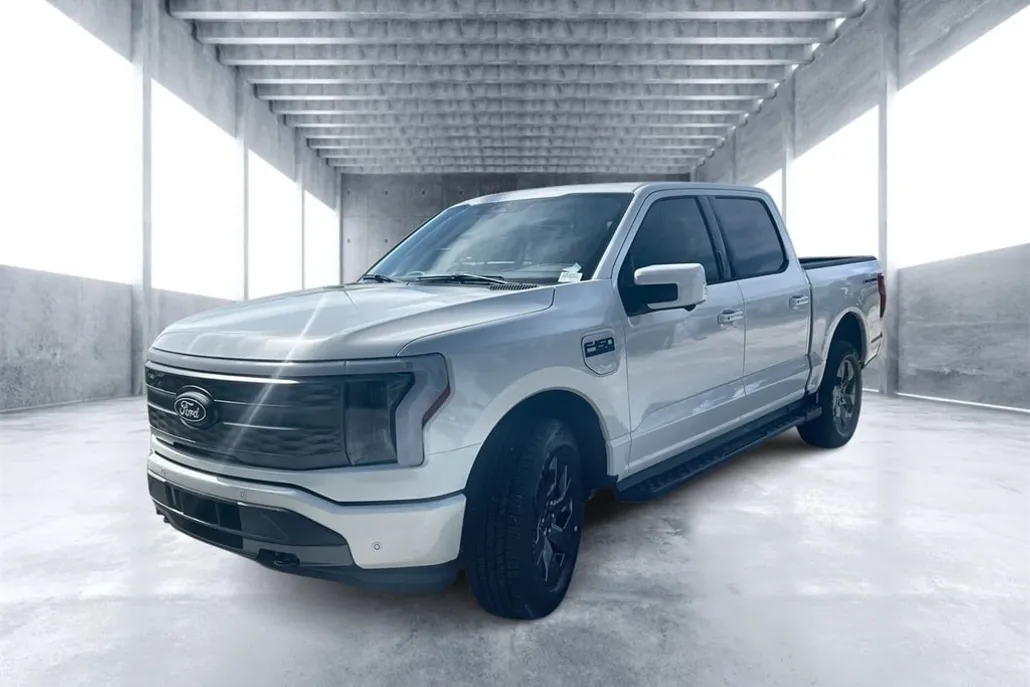 2025 Ford F-150 Lightning Lariat photo 1