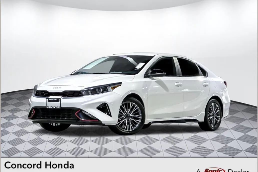 2023 Kia Forte GT-Line photo 1