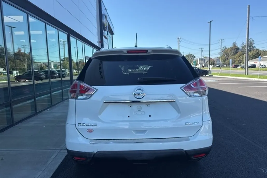 2016 Nissan Rogue SL photo 1