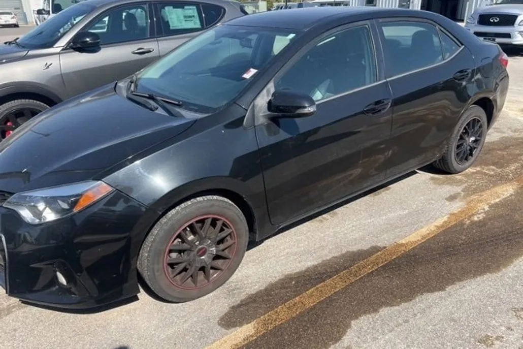 2014 Toyota Corolla L photo 1