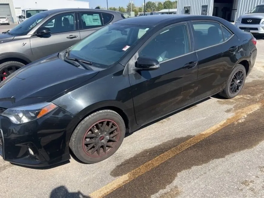 2014 Toyota Corolla L photo 1