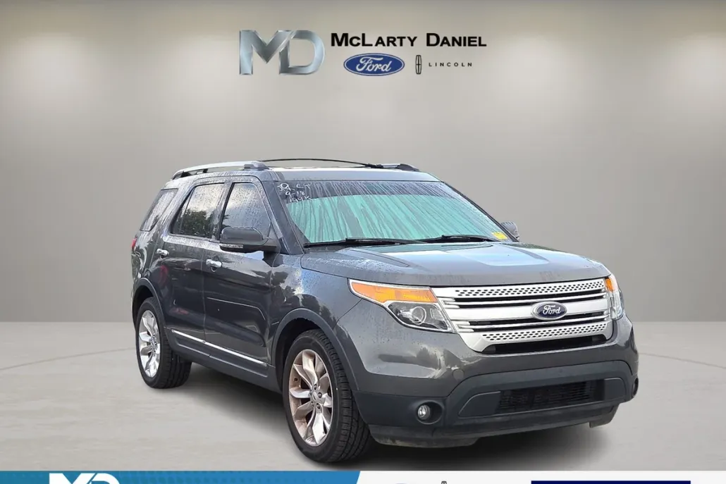2015 Ford Explorer XLT photo 1