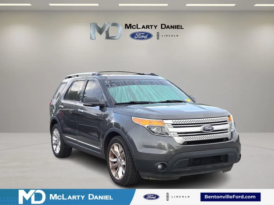 2015 Ford Explorer XLT photo 1