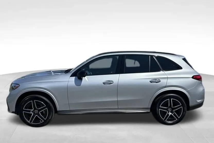 2025 Mercedes Benz GLC 300 4MATIC photo 1