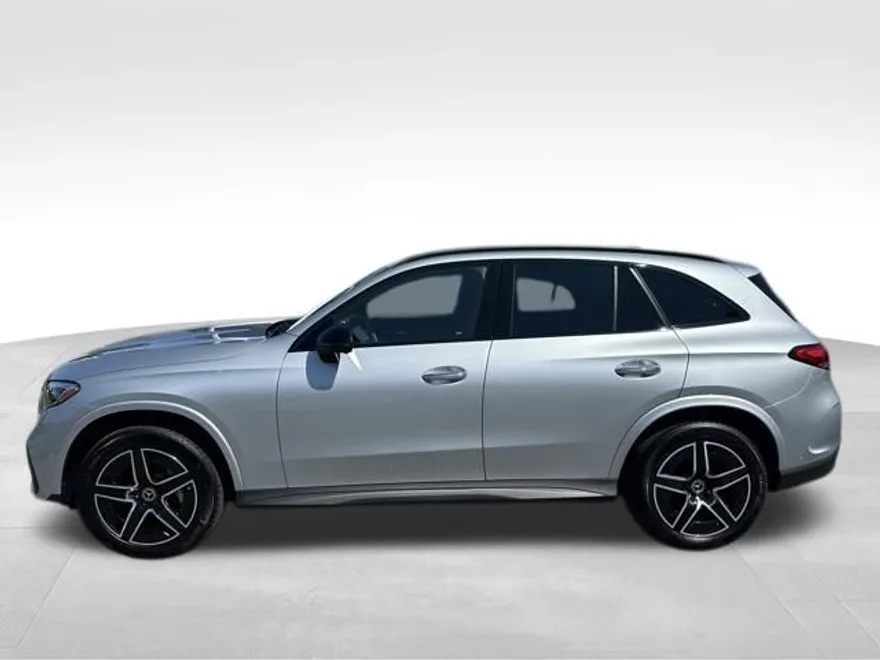 2025 Mercedes Benz GLC 300 4MATIC photo 1