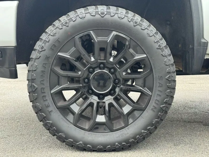 2022 Chevrolet Silverado 2500HD High Country photo 2