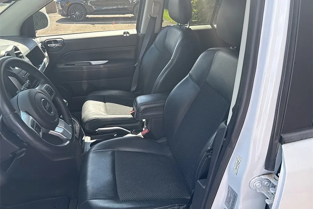 2017 Jeep Compass Latitude photo 1