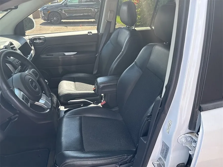 2017 Jeep Compass Latitude photo 1