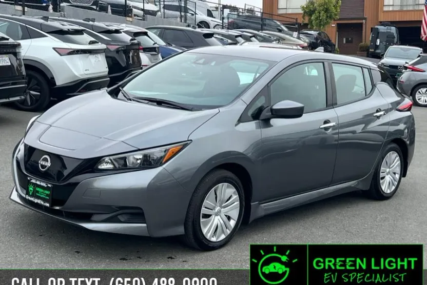2025 Nissan Leaf S photo 1